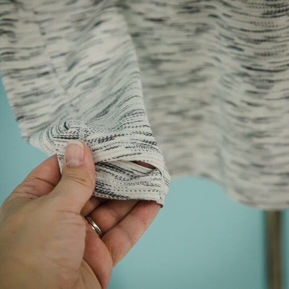 Lululemon Size Medium M White Gray Meant To Move Space Dye Long Sleeve Knit Top - Picture 2 of 5
